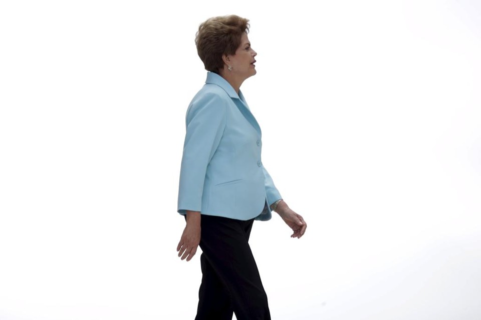 Rousseff, que na campanha prometeu aproveitar o petróleo e impulsionar a economia, agora enfrenta um escândalo de corrupção que envolve a estatal Petrobras. | UESLEI MARCELINO/REUTERS
