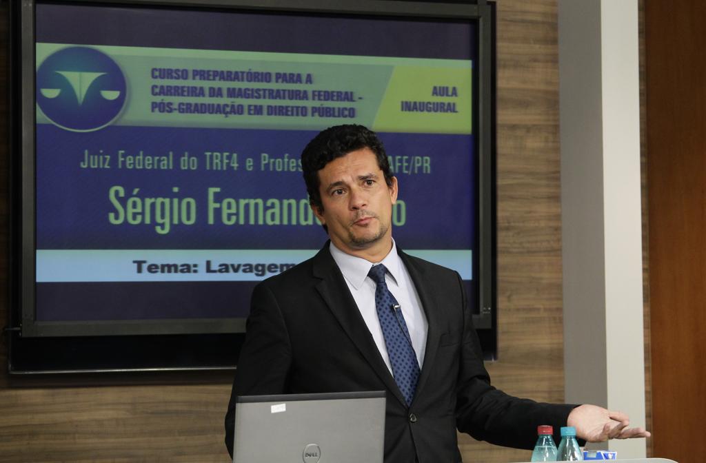 Ao comentar as demonstrações de carinho, Sérgio Moro falou: “Sempre é importante ter apoio da população” | Daniel Castellano/Gazeta do Povo