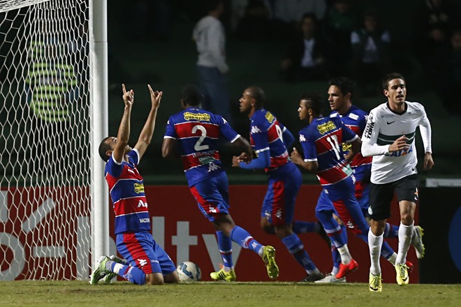 O Fortaleza reagiu no segundo tempo ao marcar com Daniel Sobralense. | Felipe Rosa/TRIBUNA DO PARANA