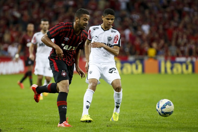 Dellatorre substituiu Douglas Coutinho, o herói da tarde. | Henry Milleo/Gazeta do Povo