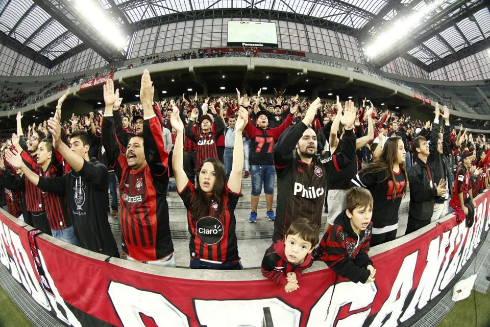A surpreendente vitória do Atlético sobre o Internacional transformou certezas da torcida em dúvidas – e em esperança. | Hugo Harada/Gazeta do Povo