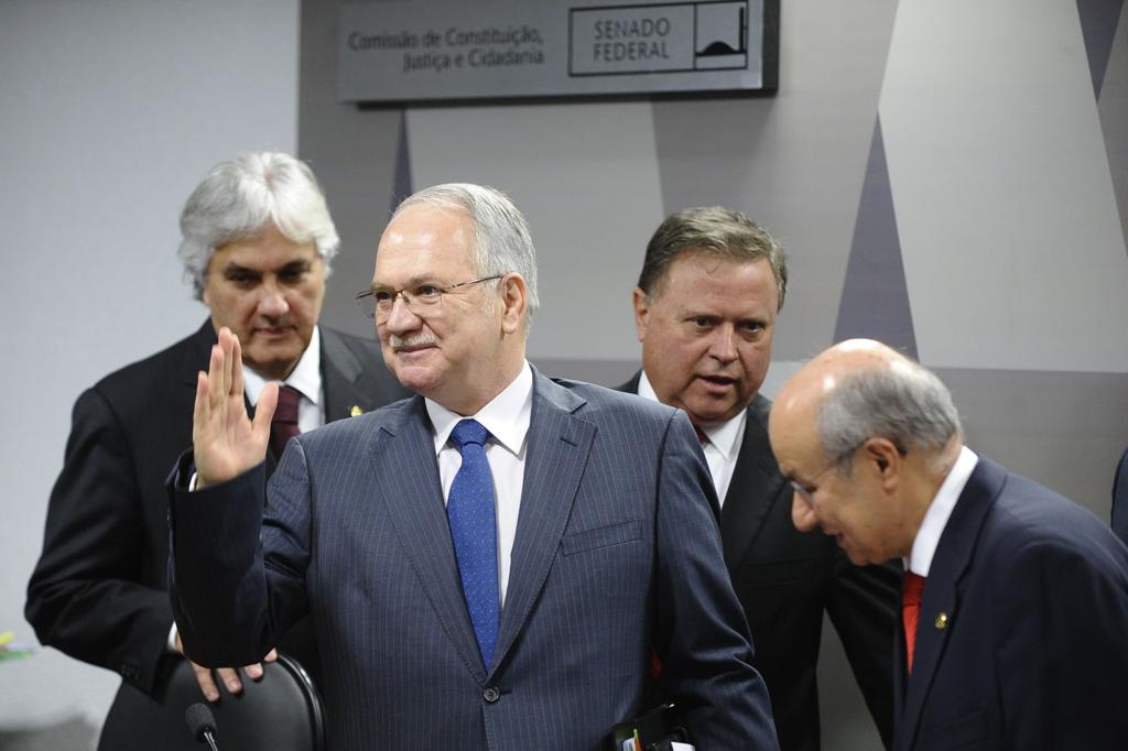 Desde que seu nome surgiu como um dos possíveis candidatos para ocupar a 11ª cadeira do Supremo, Fachin vem enfrentando dificuldades. | Marcos Oliveira/Agência Senado