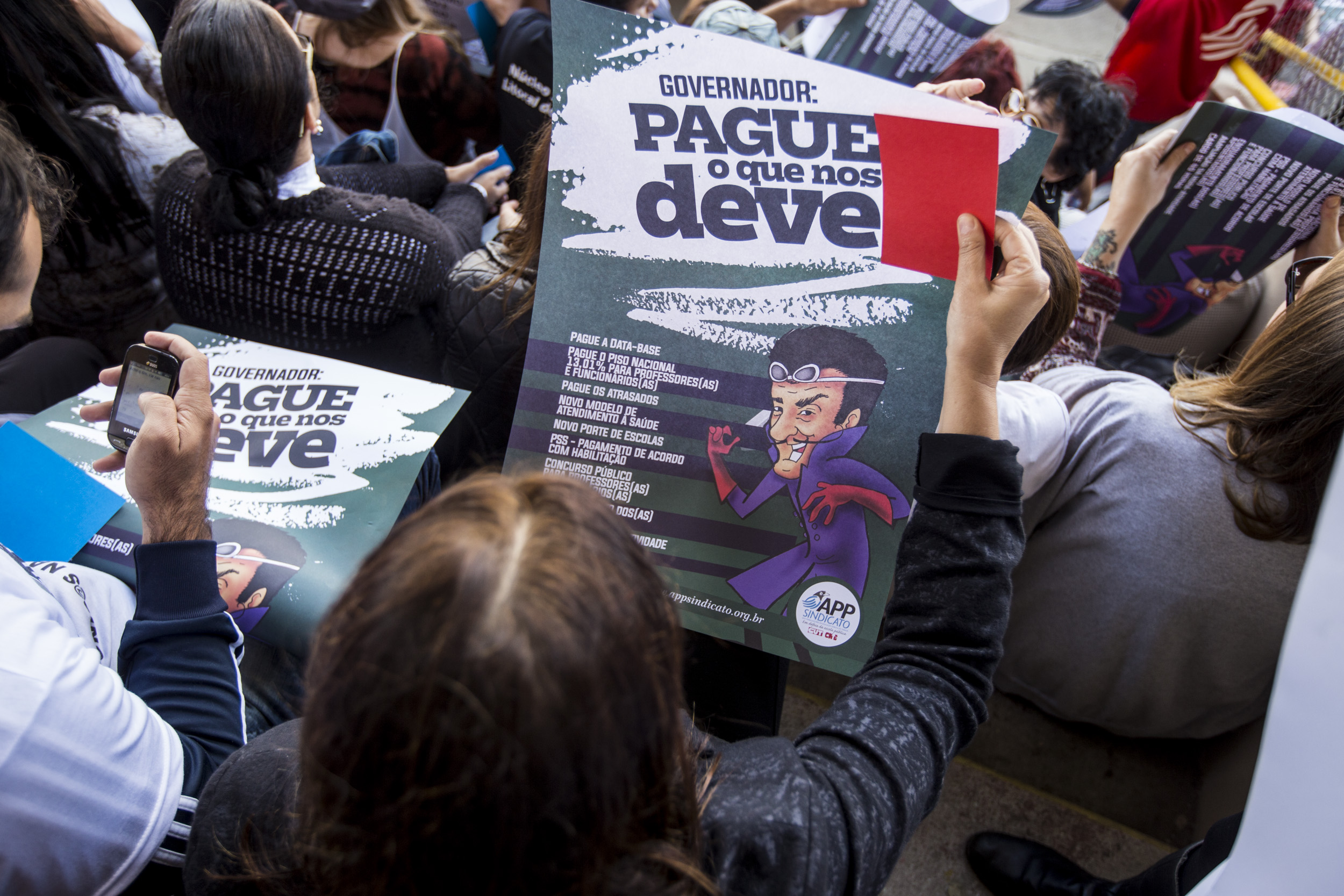 Professores farão nova assembleia para definir continuidade da greve no dia 12 de maio. | Brunno Covello/Gazeta do Povo