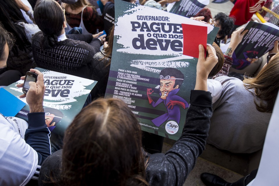 Professores farão nova assembleia para definir continuidade da greve no dia 12 de maio. | Brunno Covello/Gazeta do Povo