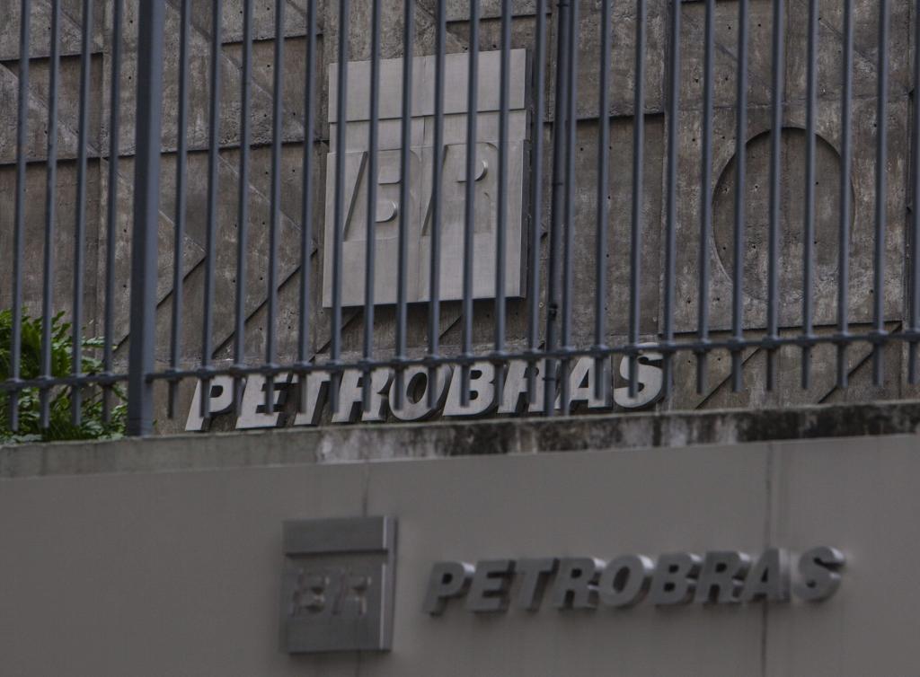 Sede da Petrobras no Rio: estatal tenta recuperar parte do dinheiro desviado pela corrupção. | Antonio Lacerda/EFE