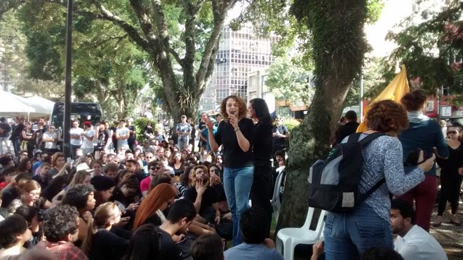 Luciana Genro fala na Praça 19 de Dezembro | Angieli Maros/Gazeta do Povo