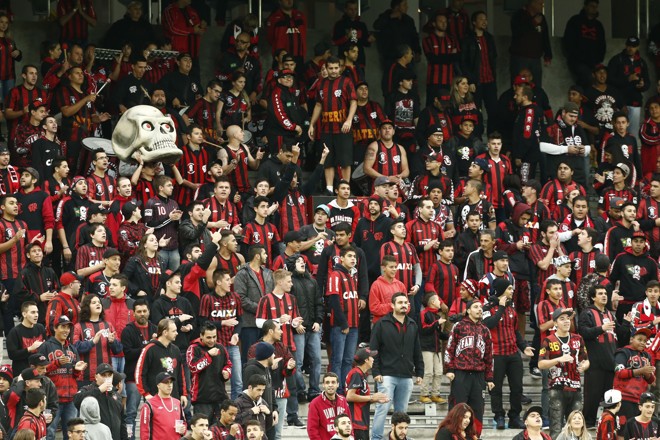 Torcida empurra o Furacão em desafio inicial no Brasileirão | Hugo Harada/Gazeta do Povo
