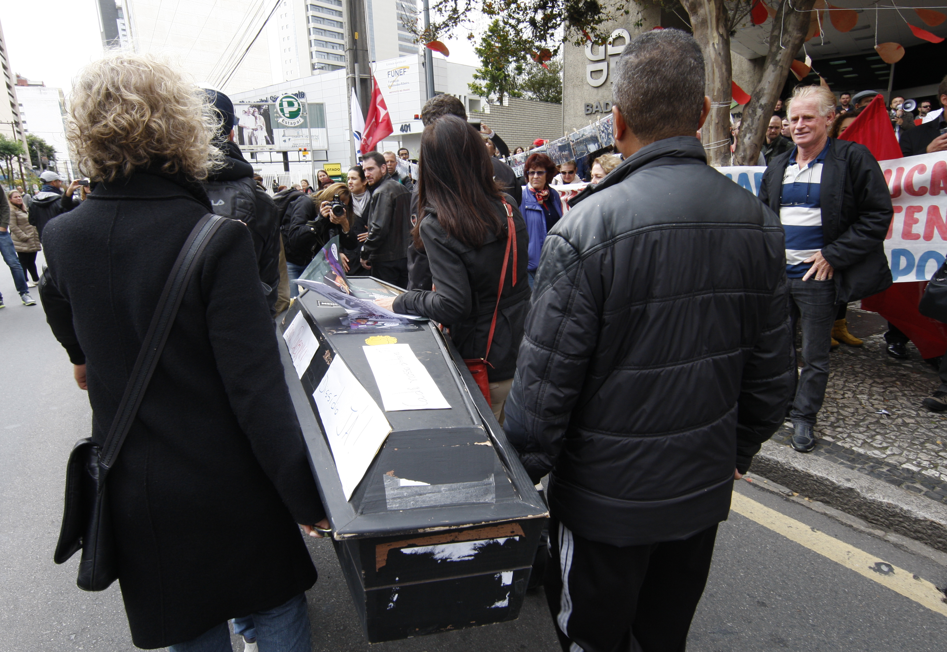 APP-Sindicato realizou dois protestos em Curitiba na quinta-feira. | Aniele Nascimento/Gazeta do Povo