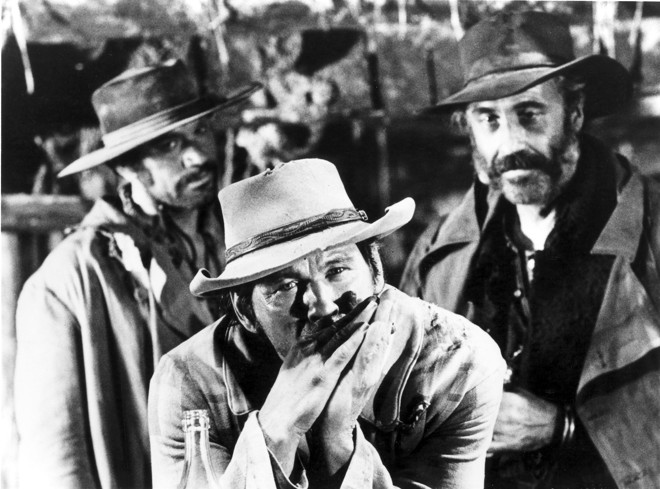 Aldo Sambrell, Charles Bronson e Jason Robards em “Era uma Vez no Oeste” |