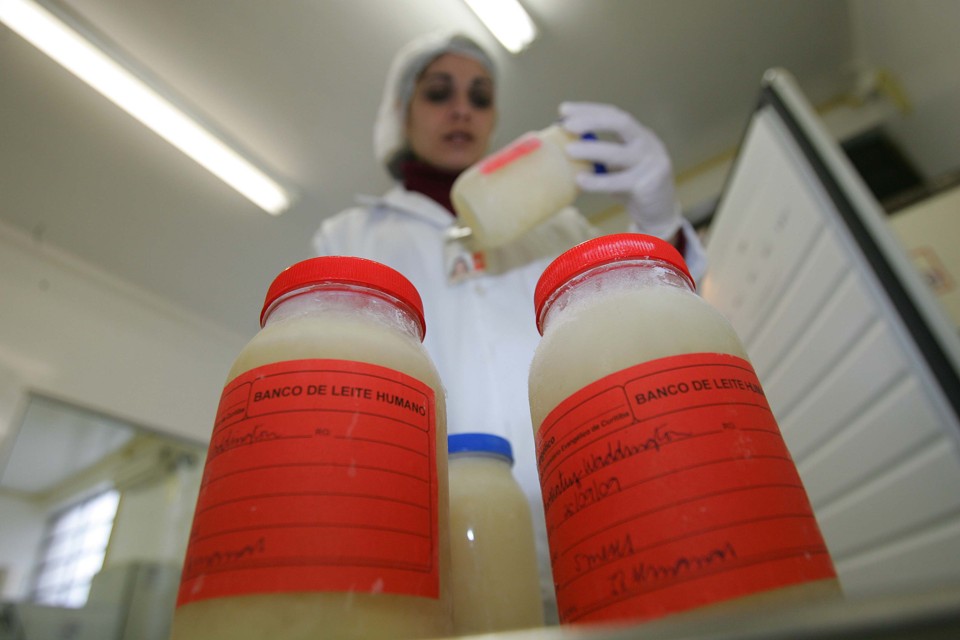 No ano passado, bancos armazenaram 184 mil litros de leite, o suficiente para alimentar 178 mil recém-nascidos | Ivonaldo Alexandre/Gazeta do Povo