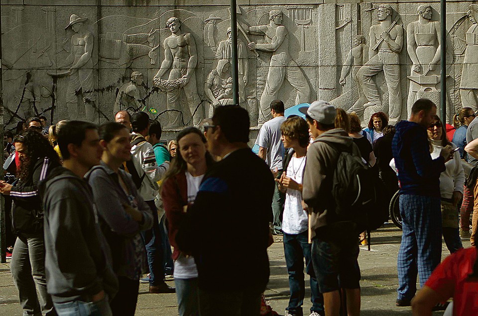 Praça 19 de Dezembro voltará a reunir manifestantes hoje, a partir das 9 h, em apoio aos professores. | Jonathan Campos/Gazeta do Povo