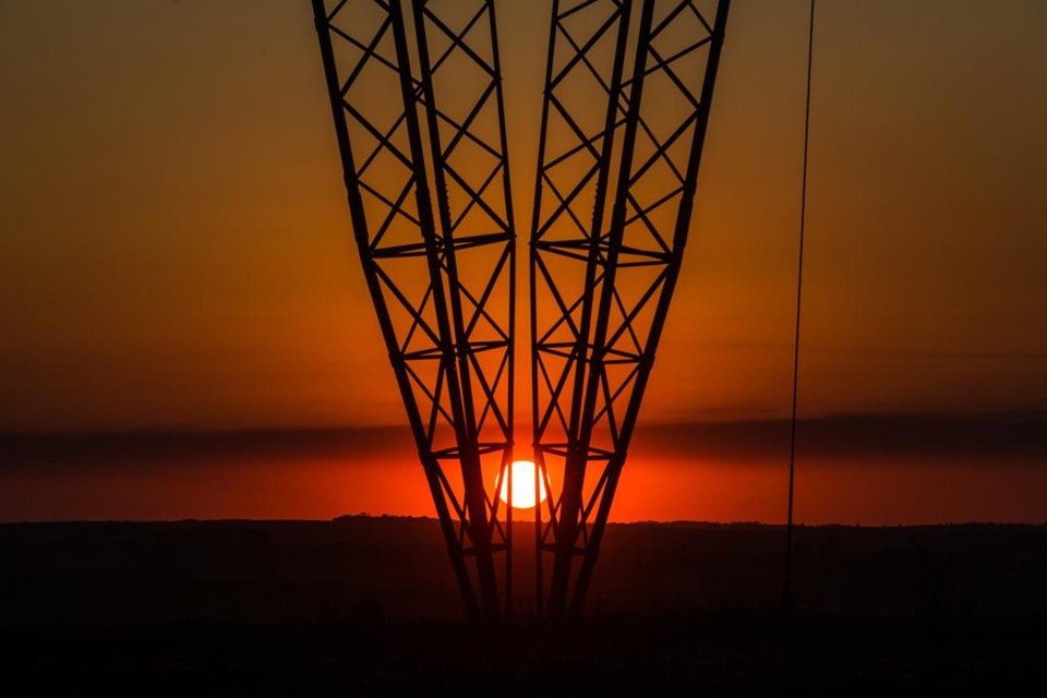 O regime de bandeiras tarifárias foi implementado em janeiro deste ano pelo órgão regulador para repassar de maneira direta para os consumidores o custo mais alto de geração de energia térmica | Brunno Covello/Gazeta do Povo