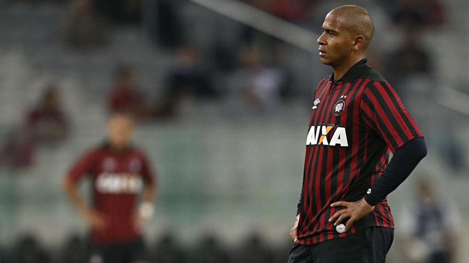 Walter marcou o primeiro gol dele pelo Atlético contra o Tupi e espera manter o ritmo diante do Internacional. | Felipe Rosa/Tribuna do Paraná