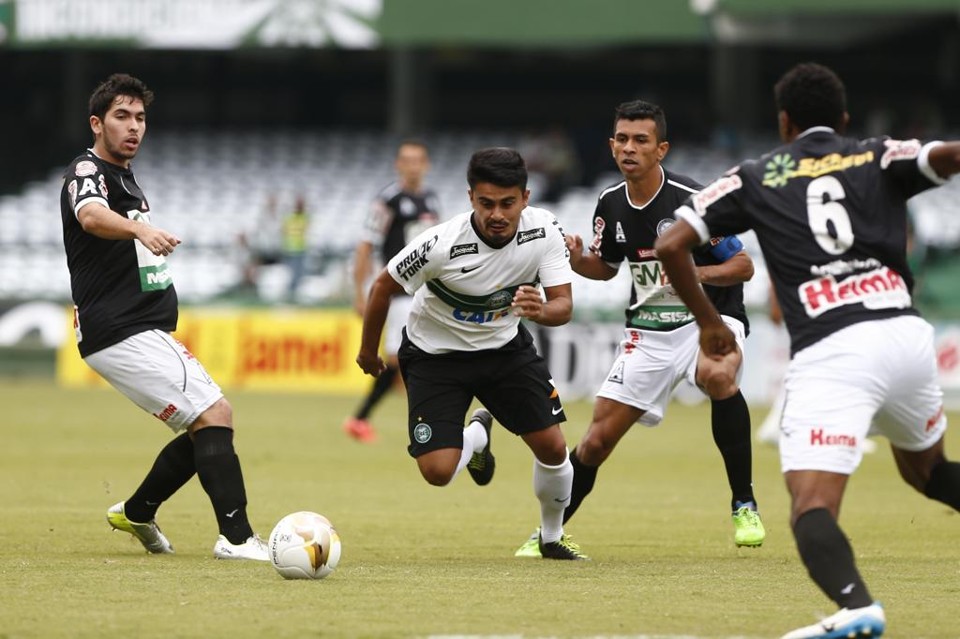 Com 12 gols, Rafhael Lucas foi o destaque do Coxa no início da temporada. | Daniel Castellano/Gazeta do Povo