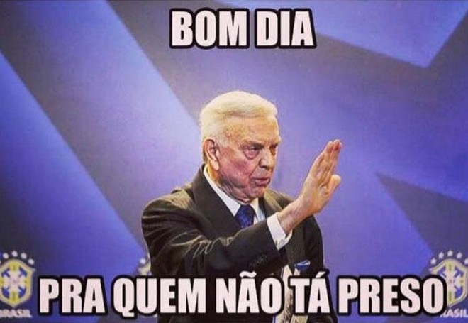 Marin não está de bom humor após ser detido. | 