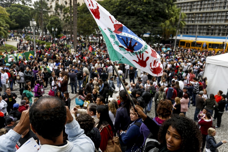 Sem acordo com o governo do estado em relação ao reajuste salarial, diversas categorias de servidores públicos paralisam atividades. | Henry Milleo/Gazeta do Povo