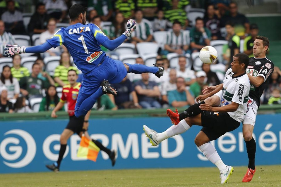 Vaná falhou no primeiro jogo da final e torcida do Coritiba jogou a culpa nele pela perda do título. | Albari Rosa/Gazeta do Povo