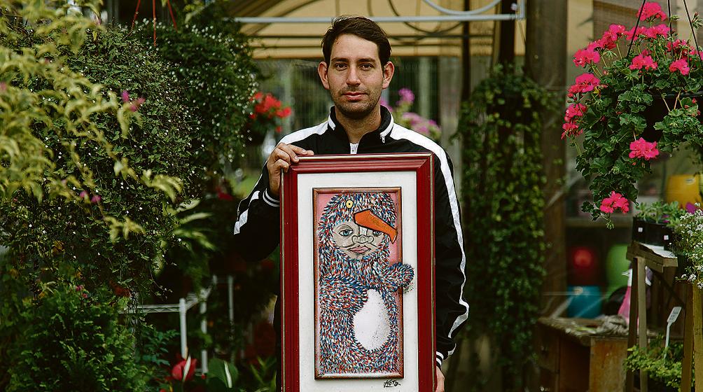 Ricardo dos Santos comprou sua priomeira obra de arte por acaso, mas virou colecionador e interessado em arte. | Jonathan Campos/Gazeta do Povo