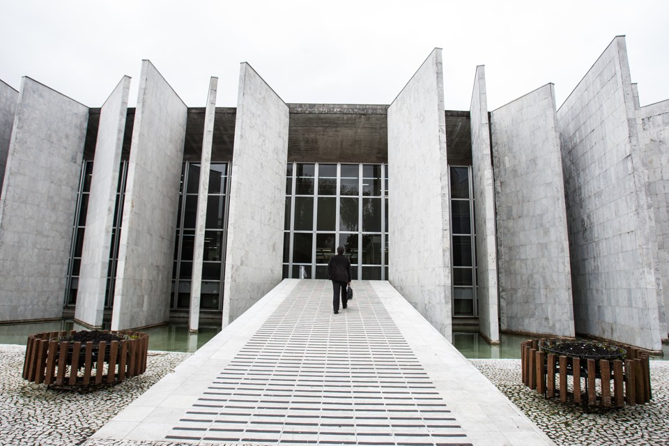 Sede do TC: licitação do prédio anexo está sob investigação. | Bruno Covello/Gazeta do Povo