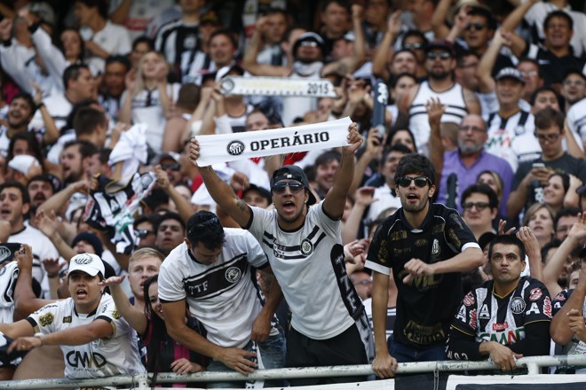 Torcida do Operário fez festa no Couto Pereira. | Gazeta do Povo