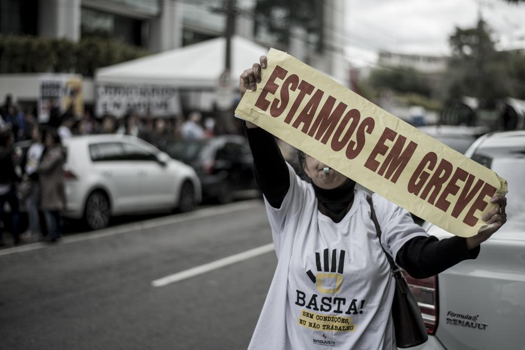 Manifestação de servidores por melhores condições de trabalho. | Henry Milleo/Gazeta