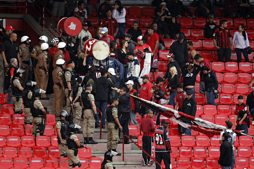 Em 2010, a torcida Ultras teve de deixar a Arena no meio de uma partida, por causa da rivalidade com a Os Fanáticos. | Albari Rosa/Gazeta do Povo