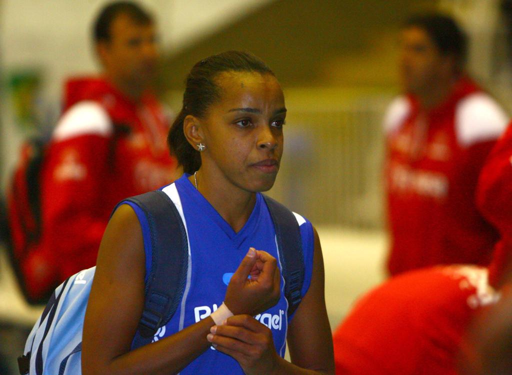 A jogadora paulista Fofão se despediu neste domingo, das quadras de vôlei | Pedro Serápio/Gazeta do Povo