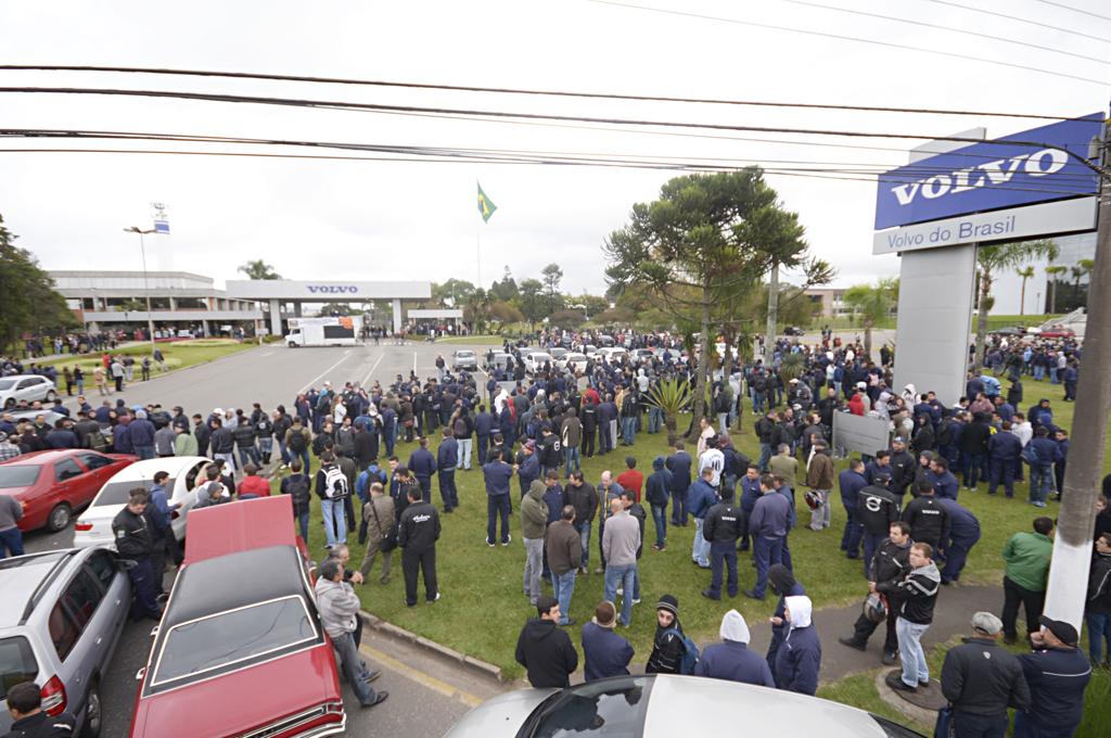 Funcionários da Volvo em greve: setor automotivo é um dos mais atingidos pela crise. | Suelen Lima/Simec