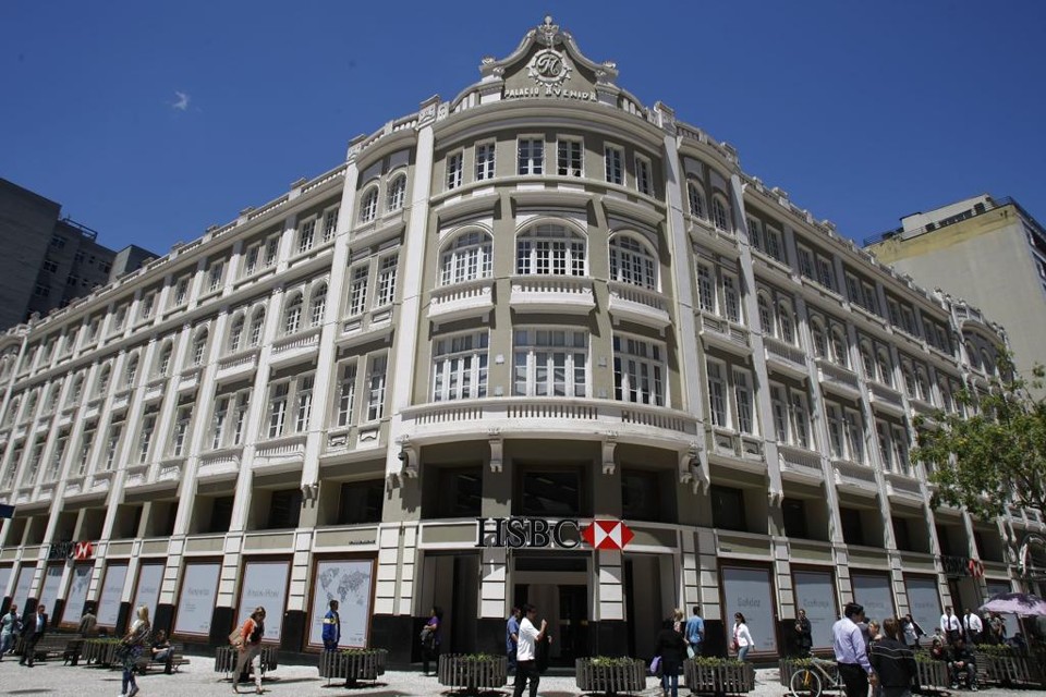 Palácio Avenida, em Curitiba: funcionários foram avisados de que banco está à venda. | Daniel Castellano / Gazeta do Povo