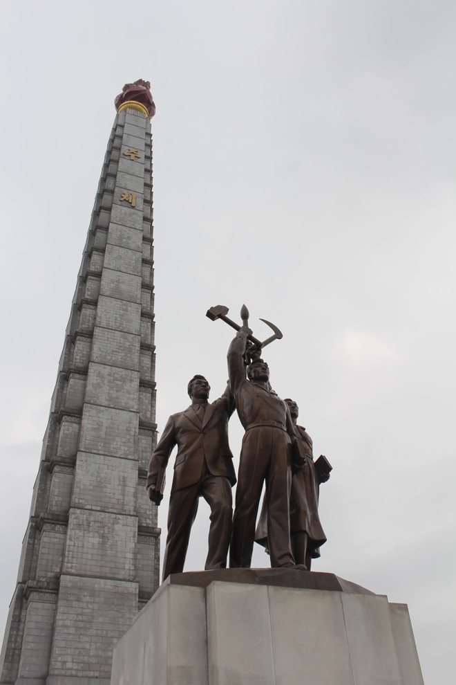 Existem vários monumentos espalhados pela capital para exaltar o partido, os líderes e as ideias de um país isolado do mundo por insistir em fabricar armas nucleares. | José Luís Peixoto/Especial para a Gazeta do Povo