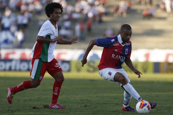 Washington tenta armar o jogo para o Paraná. | Henry Milleo/Gazeta do Povo