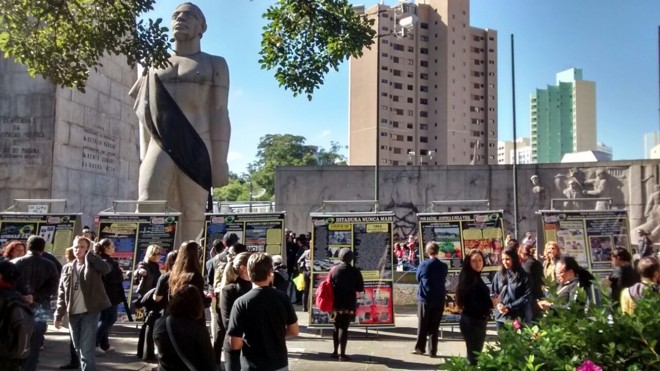 Concentração da CUT e da APP foi na Praça 19. | Antônio MoreGazeta do Povo