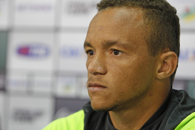 O lateral-esquerdo Carlinhos representa o Coritiba na lista. | Foto: Antônio More/Gazeta do Povo