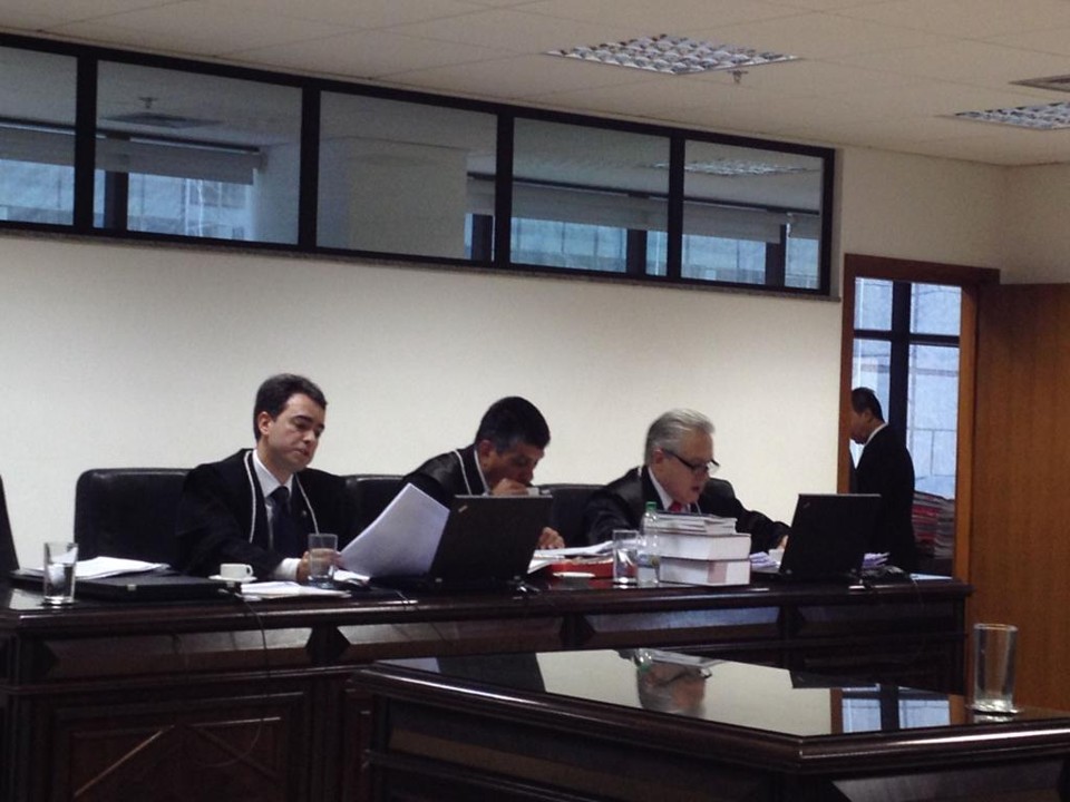 Macedo [o primeiro à esquerda] decidiu por suspender liminar que havia aplicado anteriormente. Decisão foi seguida pelos outros desembargadores. | Amanda Audi/Gazeta do Povo