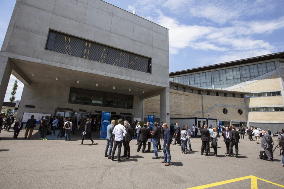 O prédio que recebe o Congresso da Fifa precisou ser evacuado. | PATRICK B. KRAEMER/EFE