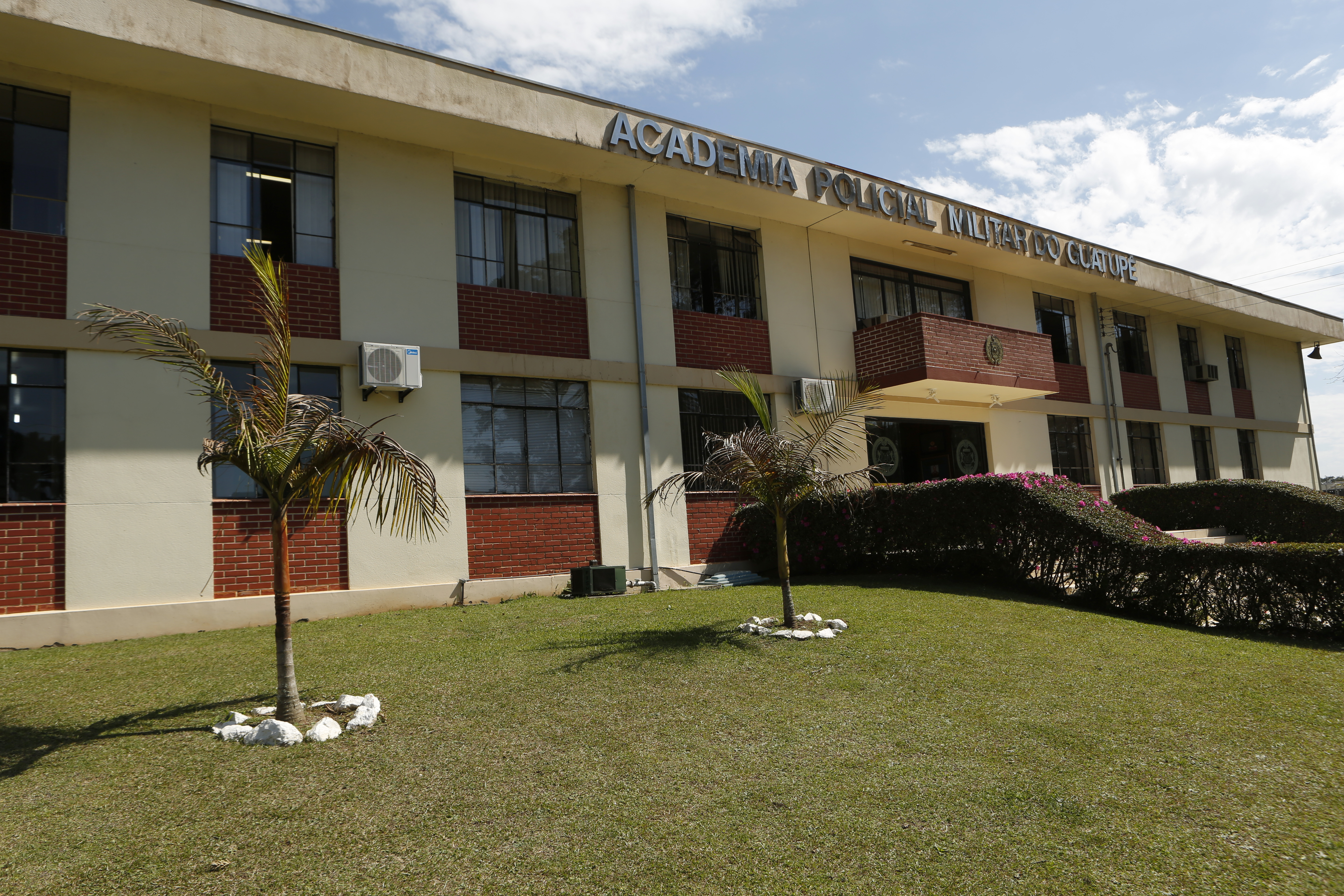 Pelo menos 132 alunos da Academia Policial Militar do Guatupê reclamam da falta de pagamento. | Marcelo Andrade/Gazeta do Povo