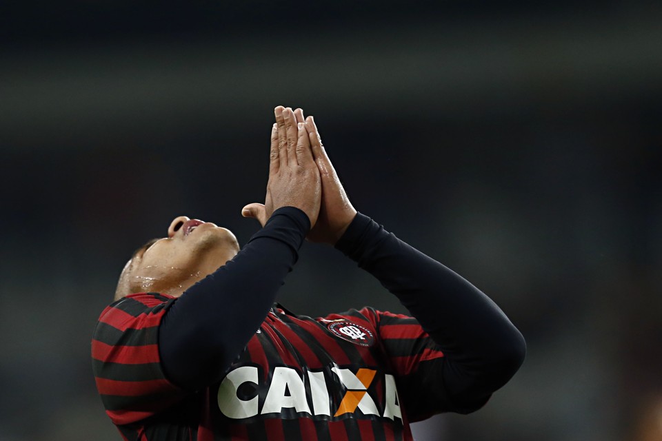 Walter lamenta eliminação do Atlético. | Felipe Rosa/TRIBUNA DO PARANA