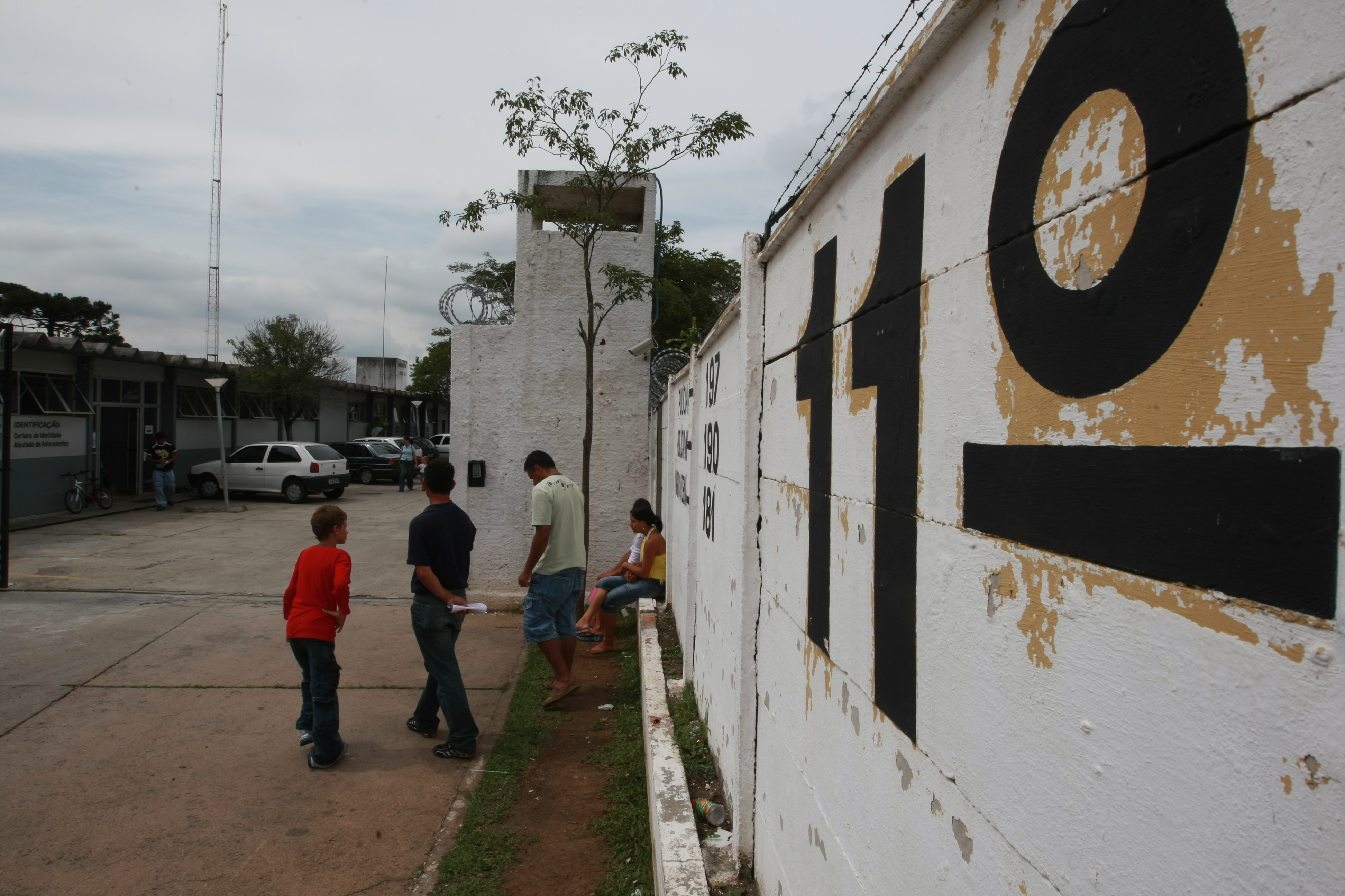 A retirada dos presos do 11.º DP atende a determinação da Justiça | Marcelo Elias/Arquivo/Gazeta do Povo