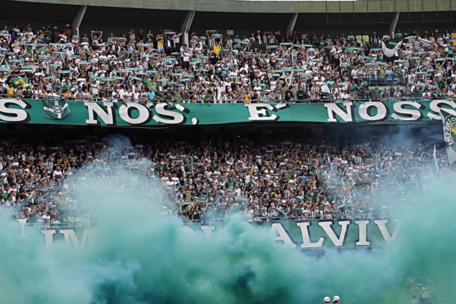 Torcida do Coritiba fez muita festa antes da partida. | Albari Rosa/Gazeta do Povo
