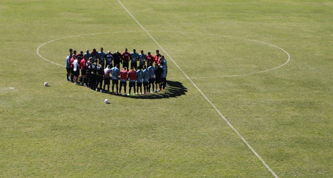 Muita união e descontração no último treino do Operário Ferroviário de Ponta Grossa, que enfrenta o Coritiba na final do Campeonato Paranaense | Jonathan Campos/Gazeta do Povo