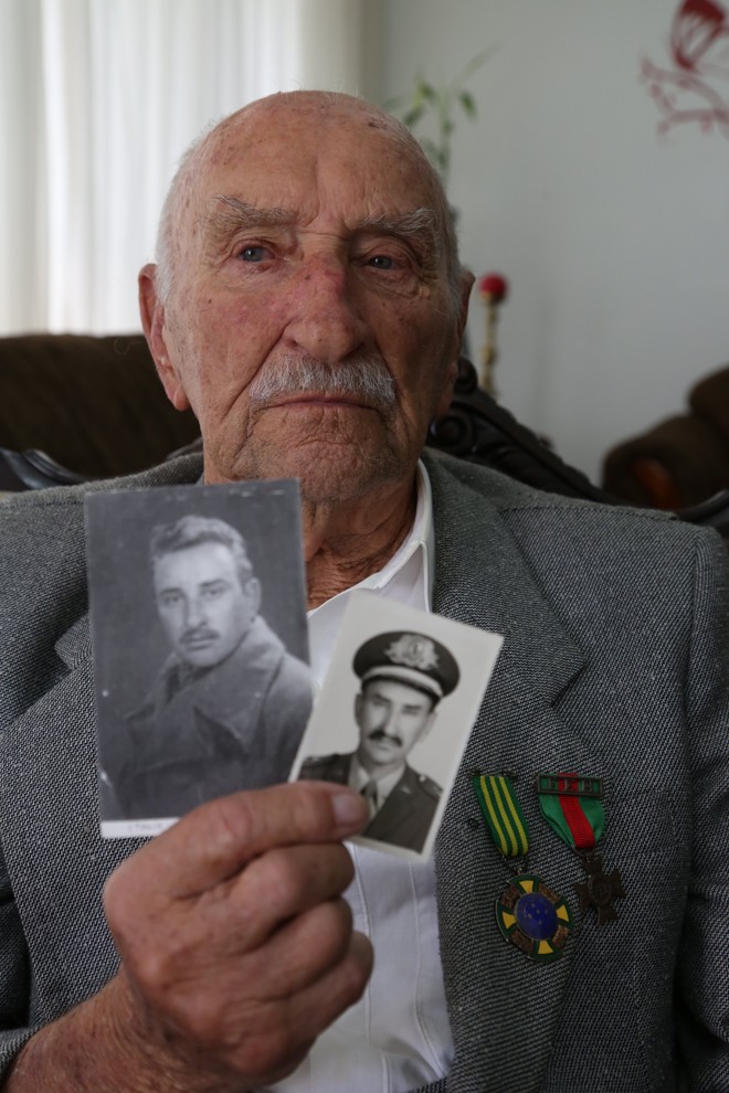 José Franzak mostra fotos da juventude | Ivonaldo Alexandre/Gazeta do Povo