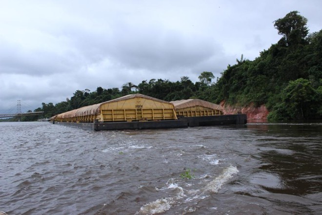 Após mil km, comboio d e Rondônia chega a Itacoatiara (AM), e segue a Belém (PA) pelo Rio Amazonas. | 