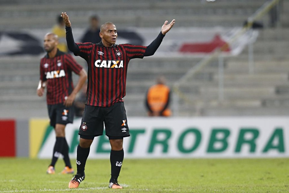 Principal reforça do Furacão, o atacante Walter é a esperança de  gols da torcida atleticana. | Felipe Rosa/Tribuna do Paraná