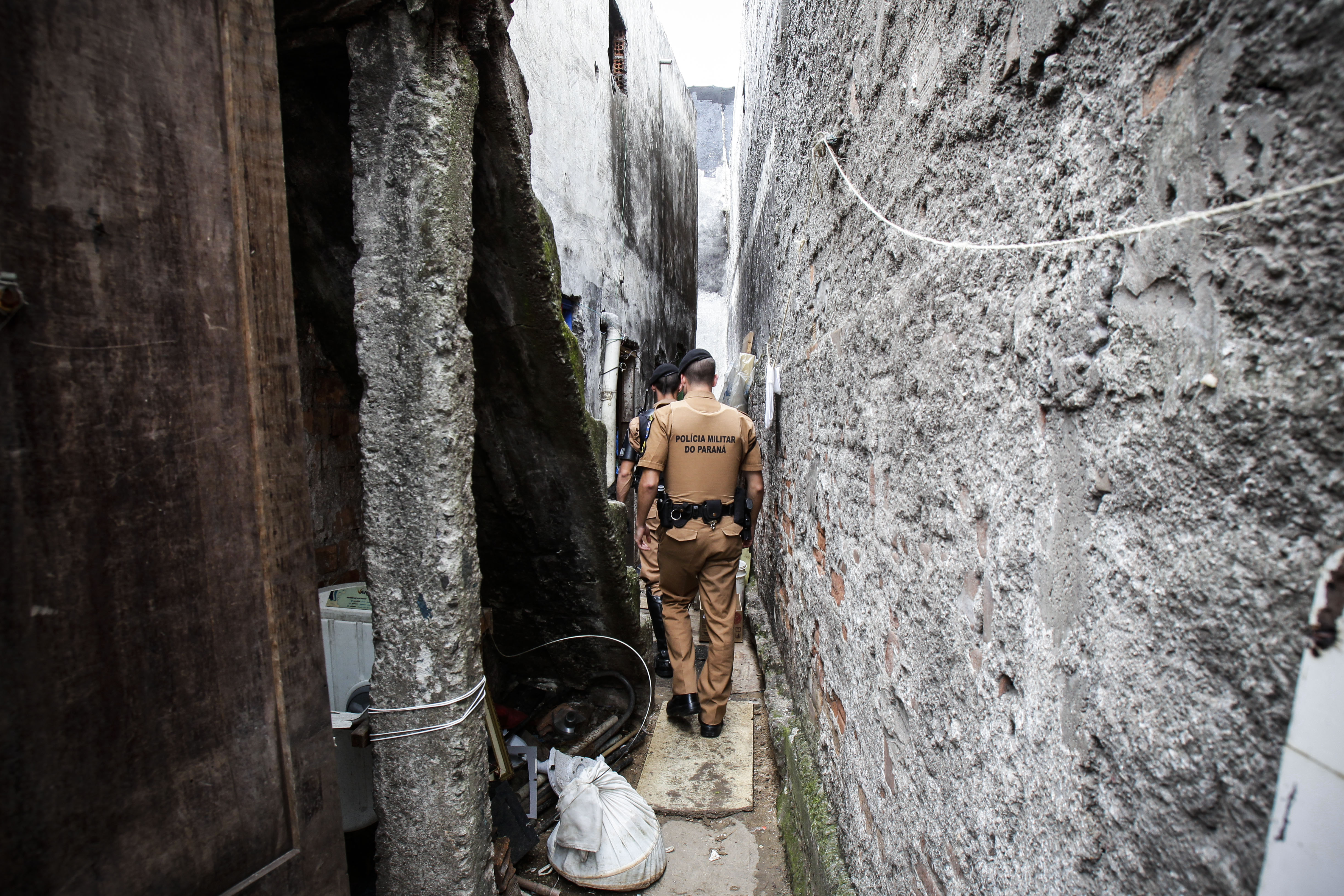 Moradores reclamam de excessos policiais na Vila das Torres. | Daniel Castellano/Gazeta do Povo