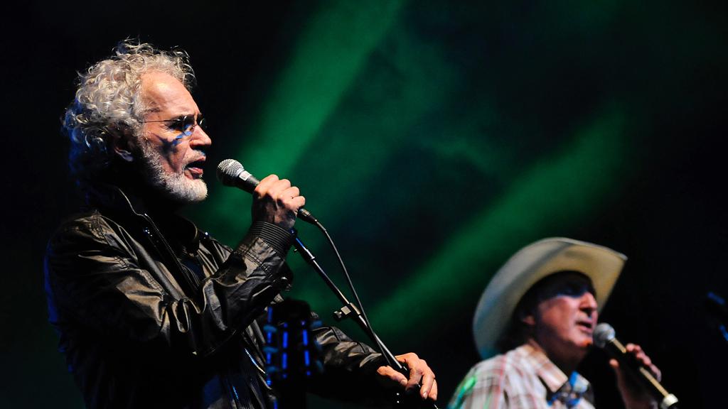 Renato Teixeira ao lado Sérgio Reis, com quem gravou o último disco | Gualter Naves/Light Press/Divulgação