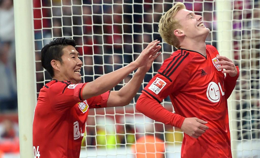 Julian Brandt comemora seu gol, o segundo do Bayer Leverkusen contra o Bayern de Munique | FEDERICO GAMBARINI/EFE