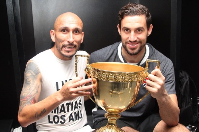 O argentino Guiñazu (esq) costuma assustar os adversários | Foto: Divulgação Flickr Vasco