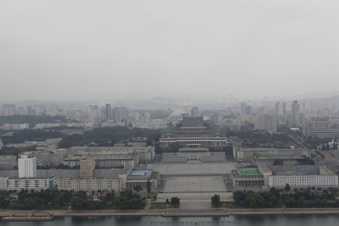 Grupo de turistas estrangeiros circulou por Pyongyang sempre acompanhado de guias norte-coreanos. | José Luís Peixoto/Especial para a Gazeta do Povo