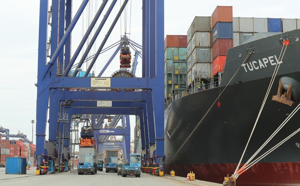 Exportações totais do país recuaram 23% em abril – no ano, queda acumulada é de 16,4%. | Giuliano Gomes/Gazeta do Povo