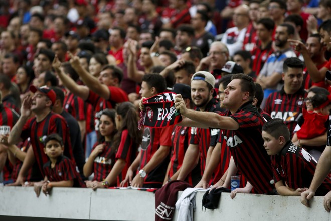 O torcedor do Atlético foi em bom número à Arena apoiar o time. | Henry Milleo/Gazeta do Povo